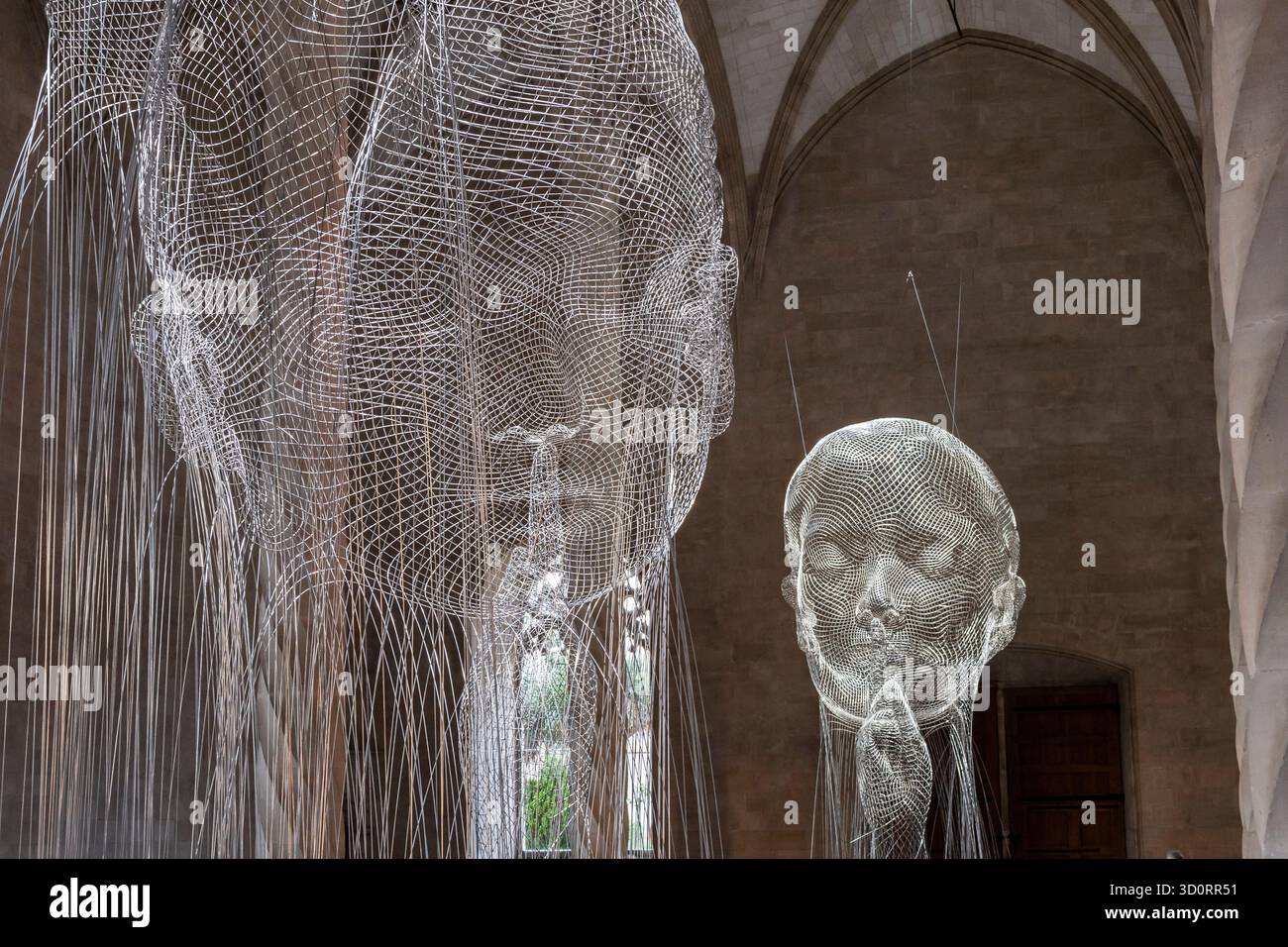 Werk des katalanischen Künstlers Jaume Plensa im gotischen Gebäude von La Lonja, Palma, Mallorca, Balearen, Spanien. Stockfoto