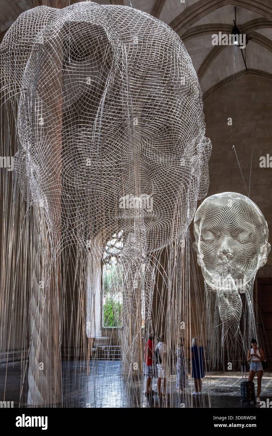 Werk des katalanischen Künstlers Jaume Plensa im gotischen Gebäude von La Lonja, Palma, Mallorca, Balearen, Spanien. Stockfoto