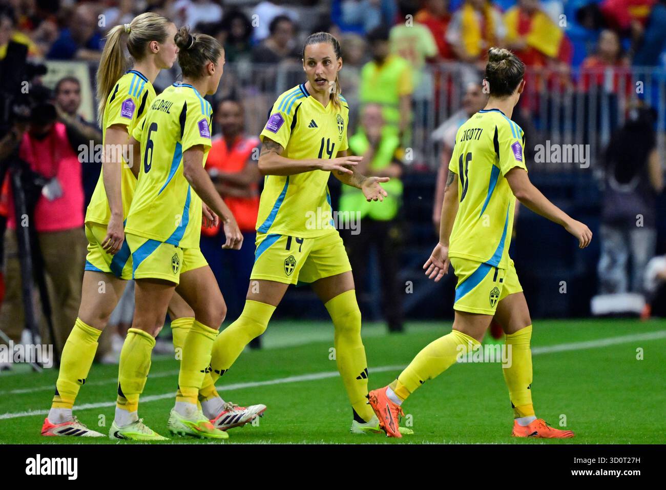 Malaga, Spanien. Oktober 2025. MALAGA, SPANIEN 20251024Schwedens Nathalie Björn im Halbfinale der Nations League zwischen Spanien und Schweden in der Arena La Rosaleda in Malaga. *** Das Bild ist im SPORTPAKET enthalten. Für andere ZAHLUNGSBILDER*** Foto: Jonas Ekströmer/TT/Code 10030 dieser Text ist automatisch übersetzt Credit: TT News Agency/Alamy Live News Stockfoto