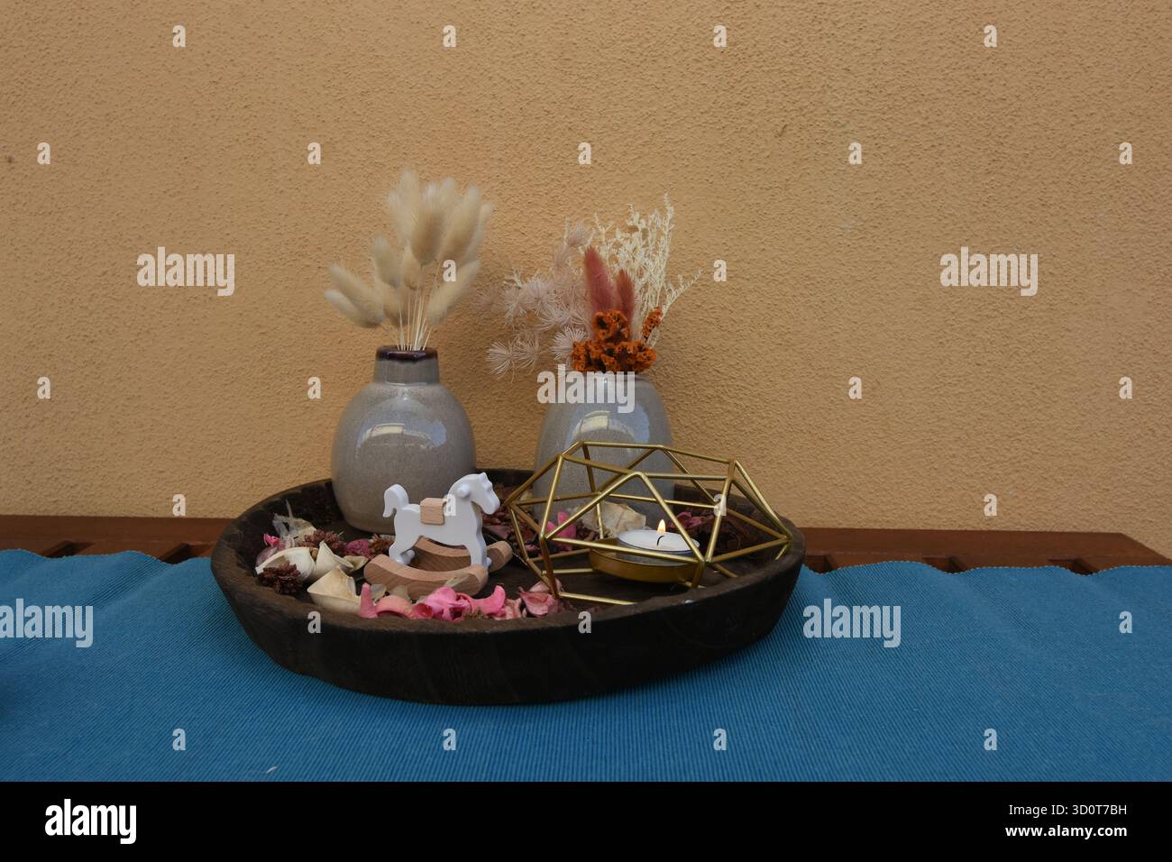 Zeigen Sie Objekte, die die Ecken des Hauses verschönern Stockfoto