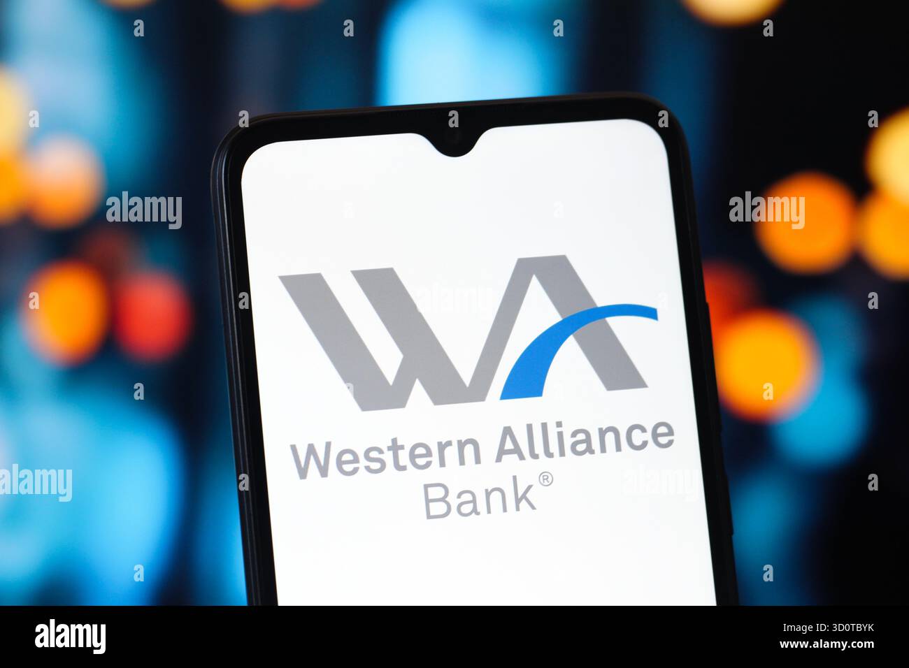 In dieser Abbildung wird das Logo der Western Alliance Bank auf einem Smartphone-Bildschirm angezeigt. Stockfoto