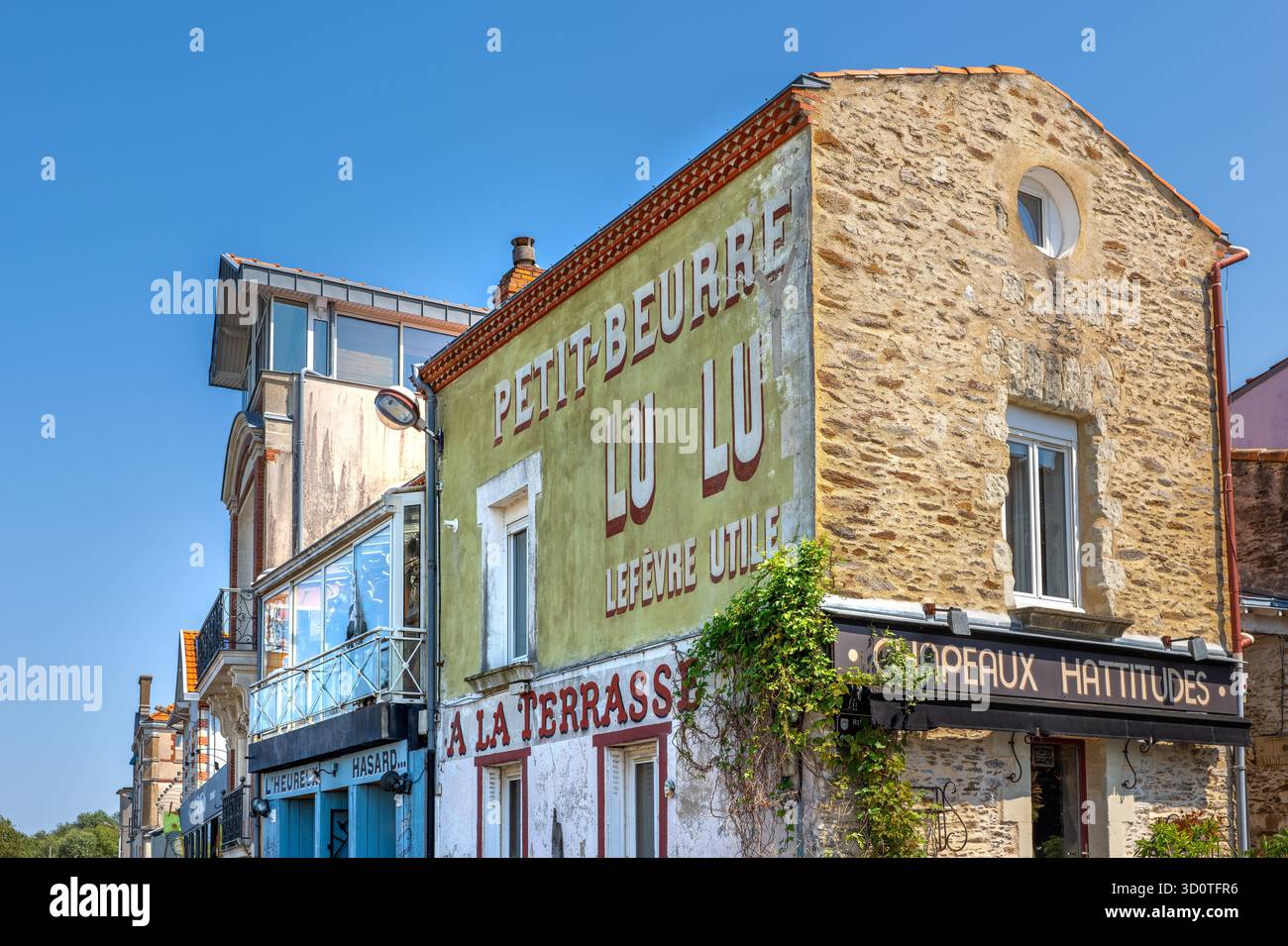 Nantes, Frankreich - 5. August 2025: Petit Beurre by LU ist eines der bekanntesten französischen Kekse, das ursprünglich 1886 von dem in Nantes ansässigen Kekse hergestellt wurde Stockfoto