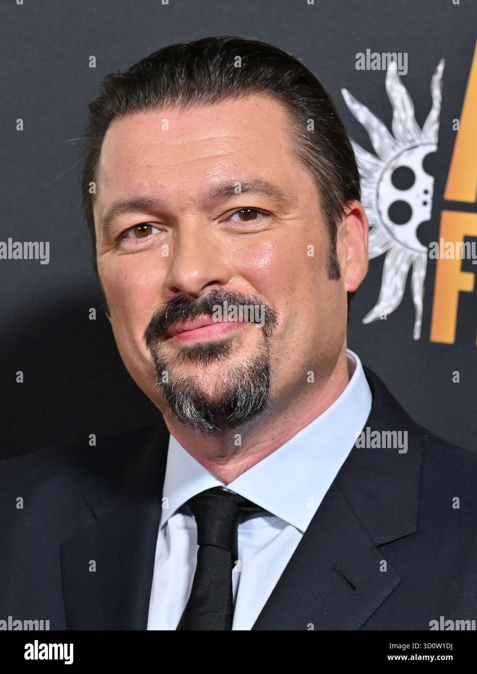 Hollywood, USA. Oktober 2025. James Vanderbilt kam am 24. Oktober 2025 zum AFI fest 2025 „Nürnberg“ Premiere Vorführung im TCL Chinese Theatre in Hollywood, CA. © Lisa OConnor/ Credit: AFF/Alamy Live News Stockfoto