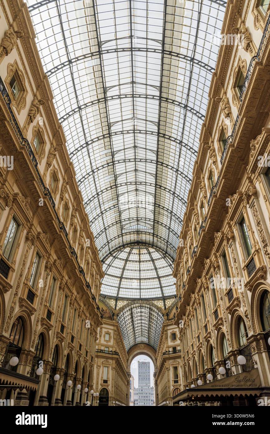 Blick auf das Glaskuppeldach der Galleria Vittorio Emanuele II, Mailand, Italien Stockfoto