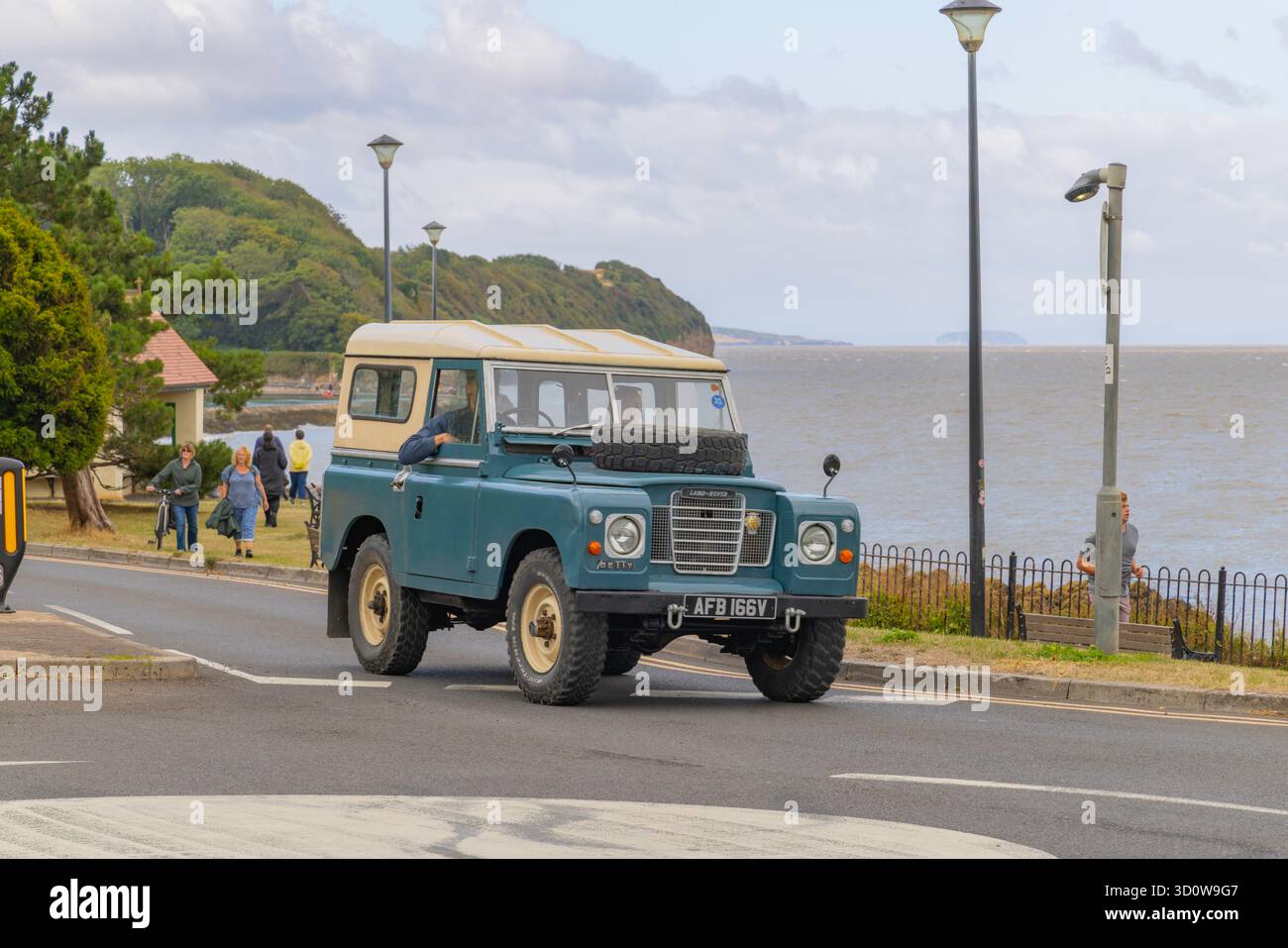 Landrover Series II, mit der Severn im Hintergrund Stockfoto