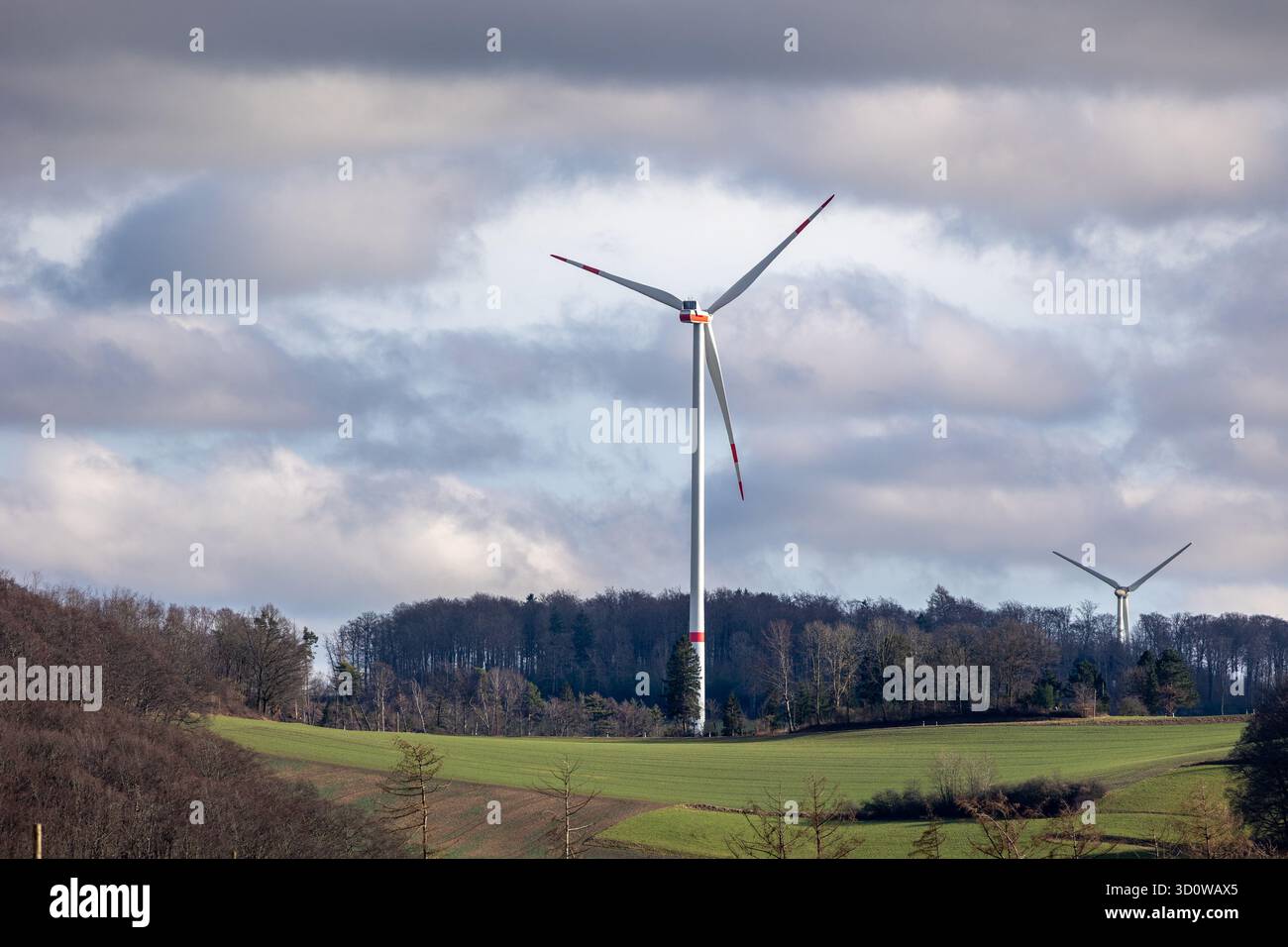 Erneuerbare Energien: Stromerzeugung aus Windkraft in ländlichen Gebieten Stockfoto