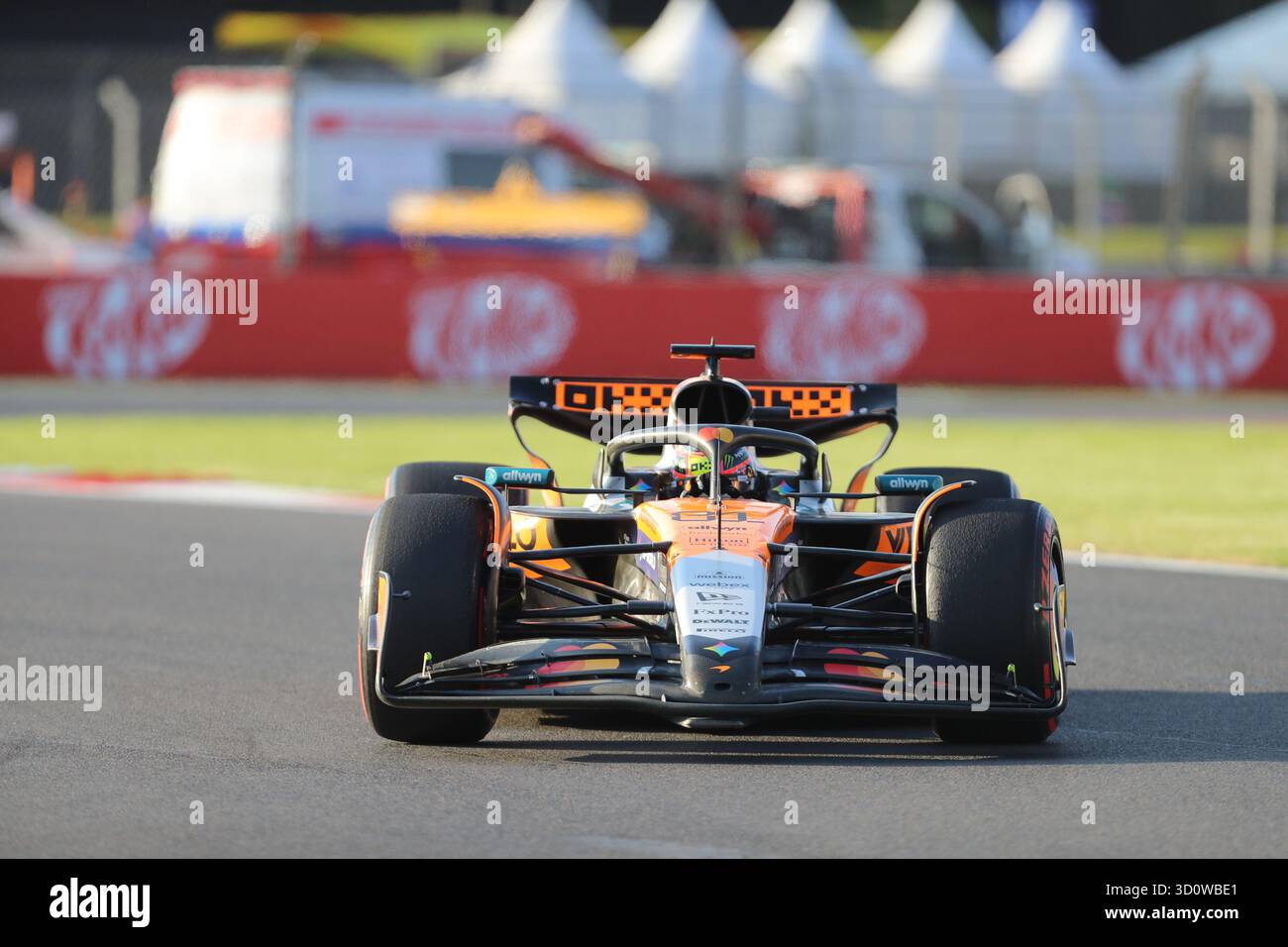 Mexiko-Stadt, Mexiko. Oktober 2025. McLarens australischer Fahrer Oscar Piastri tritt am 24. Oktober 2025 beim Grand Prix von Mexiko-Stadt 2025 auf dem Hermanos Rodriguez Circuit in Mexiko-Stadt an. Quelle: Li Mengxin/Xinhua/Alamy Live News Stockfoto