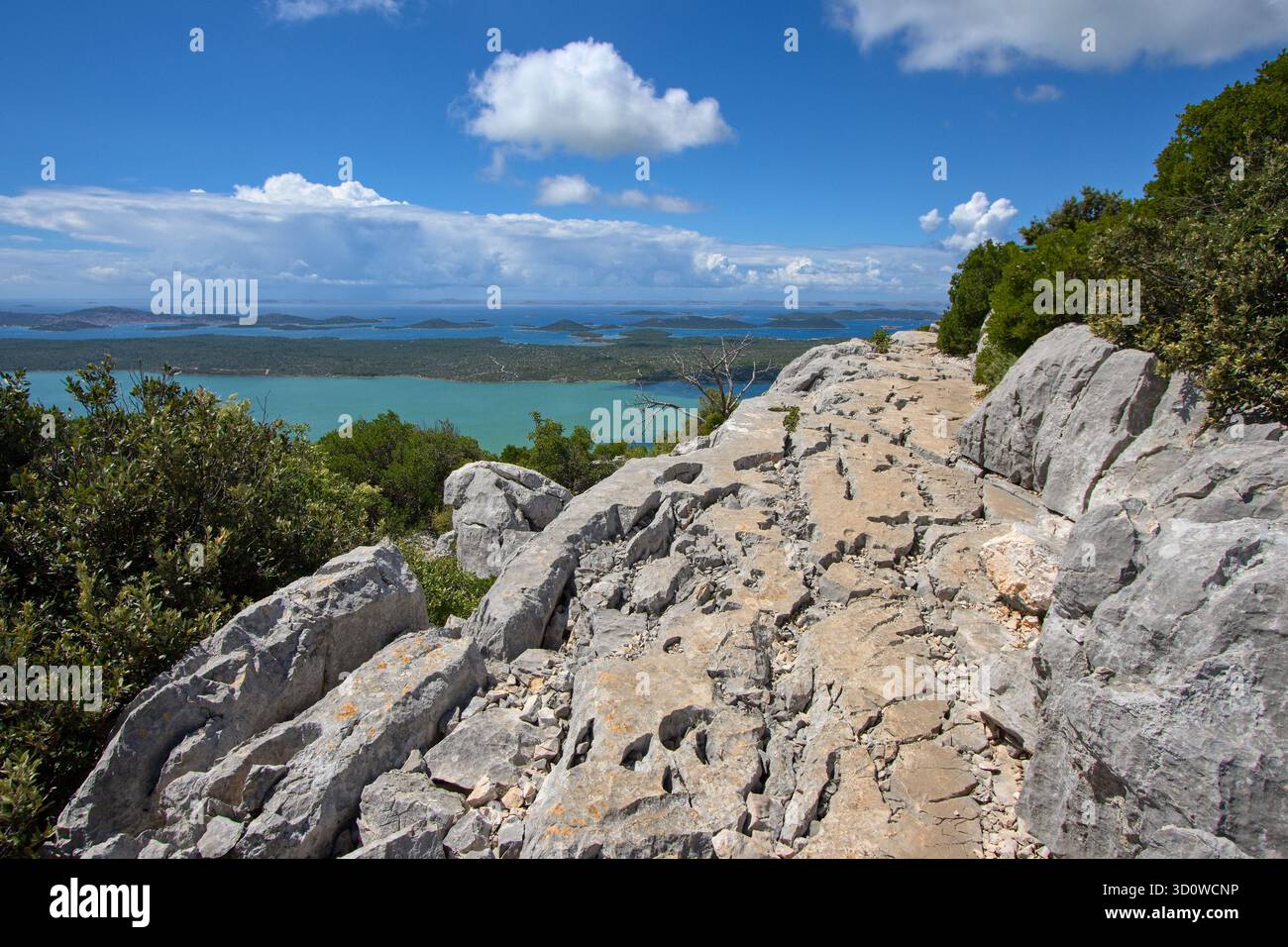Kamenjak Hügel - Blick auf den Vrana See (Vransko jezero), Radašinovci, Zadar, Kroatien Stockfoto