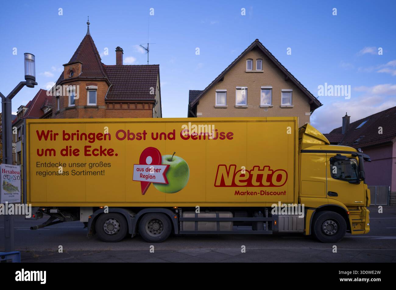 Lkw, Lieferwagen, NETTO, Markenrabatt, Logo, Stadtteil Feuerbach, Stuttgart, Baden-Württemberg, Deutschland Stockfoto