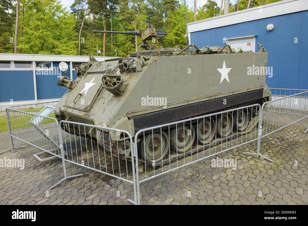 Stillgelegtes kleines gepanzertes Fahrzeug kleiner Tank M113 A2 APC Bleitank Transport Tank Crew Transporttank, das häufigste Raupenfahrzeug in der westlichen Welt in Stockfoto