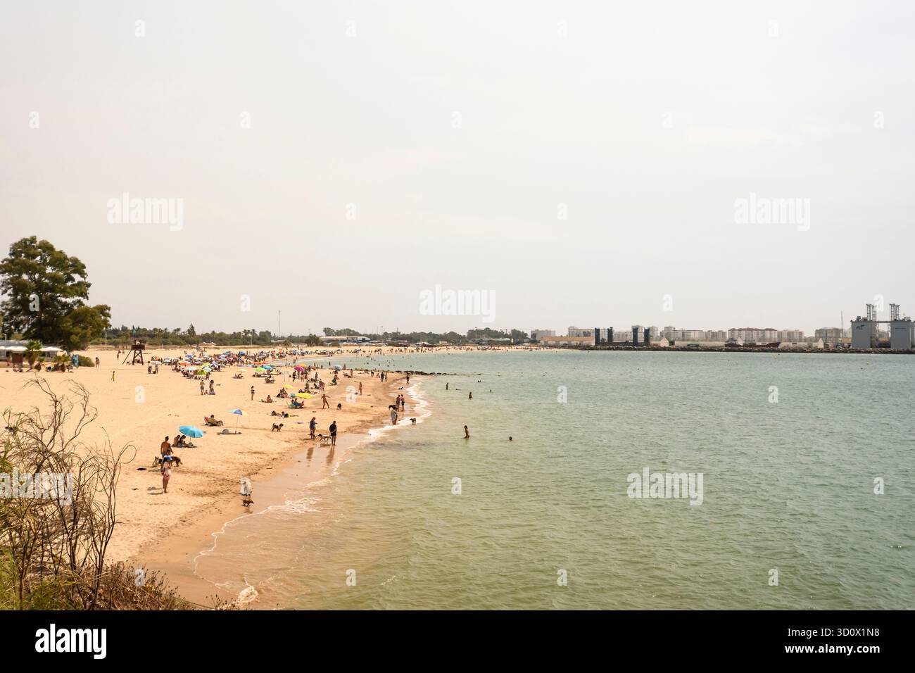 Playa del Aculadero ist ein Hundestrand in der Nähe des Strandes La Puntilla in Puerto de Santa María, Cádiz, Andalusische Gemeinschaft, Spanien Stockfoto