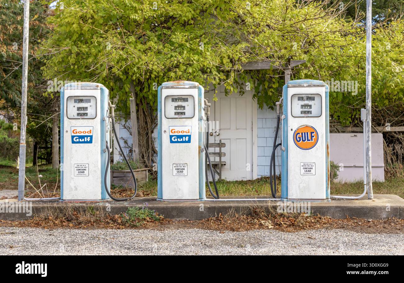 Drei alte Golfgaspumpen in Quellen, East hampton, ny Stockfoto