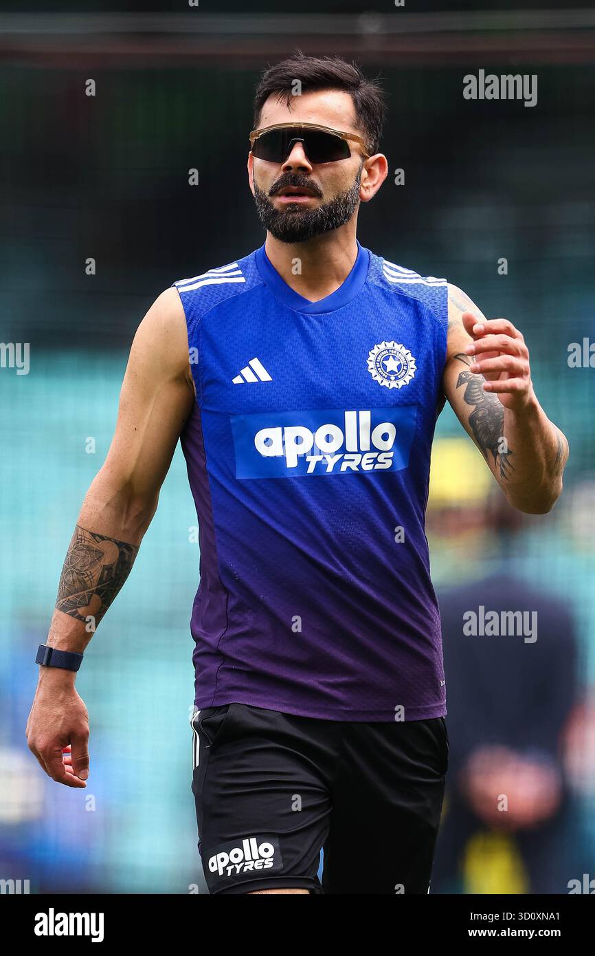 Sydney Cricket Ground, Sydney, Australien. Oktober 2025. One Day International Cricket, Australien gegen Indien; Virat Kohli aus Indien während der Aufwärmübungen vor dem Spiel Credit: Action Plus Sports/Alamy Live News Stockfoto
