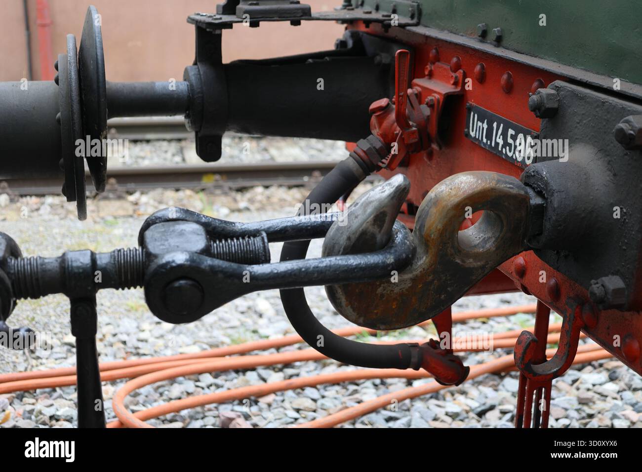 Puffer und Kupplung an einem alten Eisenbahnwagen Stockfoto