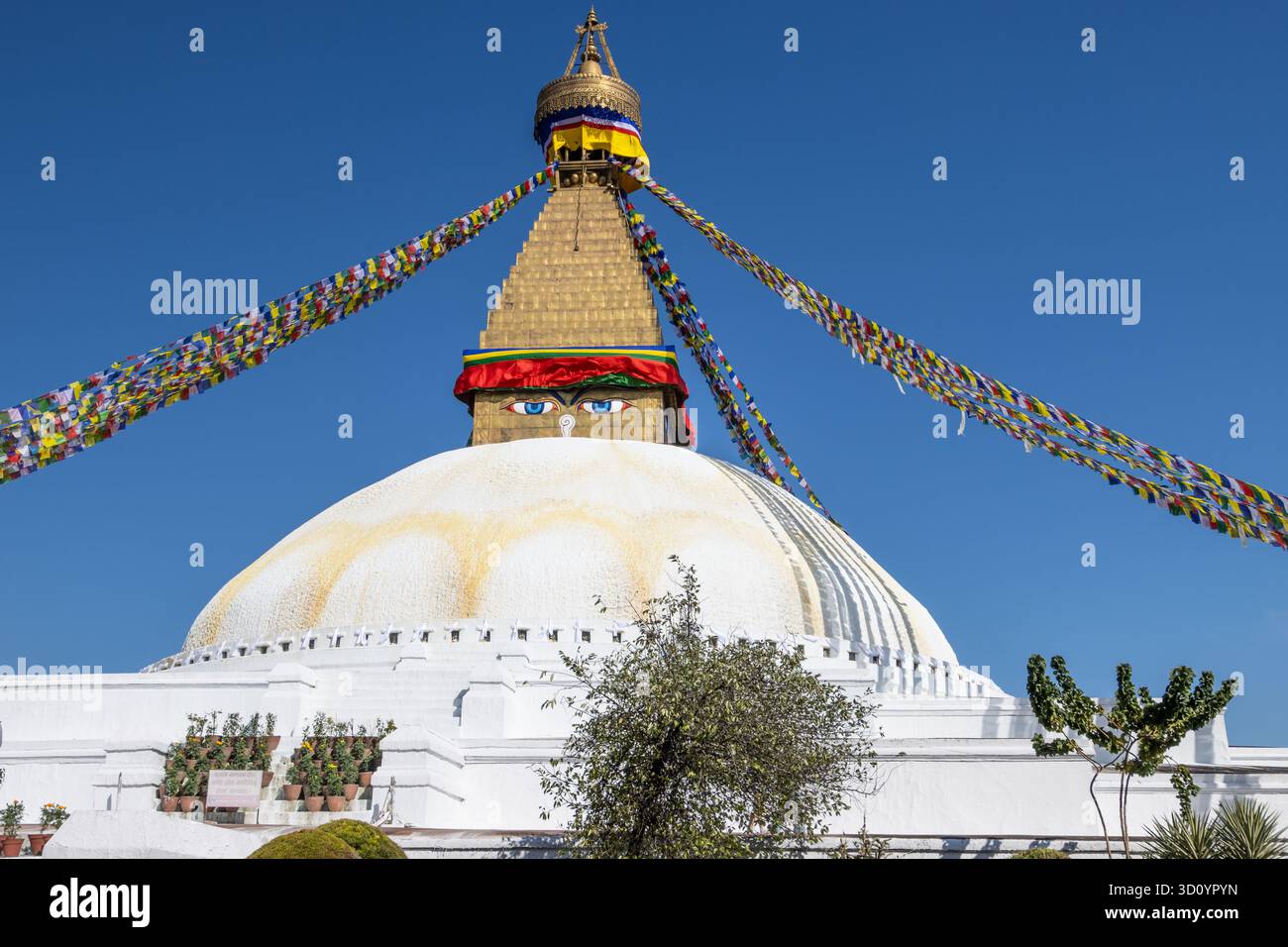 Boudha Stupa, die größte Stupa in Nepal, buddhistischer religiöser Komplex, UNESCO-Weltkulturerbe und eine der Touristenattraktionen im Kathmandu-Tal Stockfoto