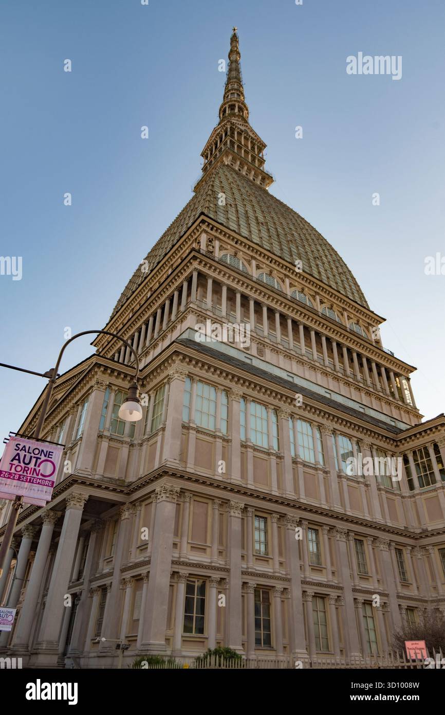 Unteransicht der Mole Antonelliana in Turin Stockfoto