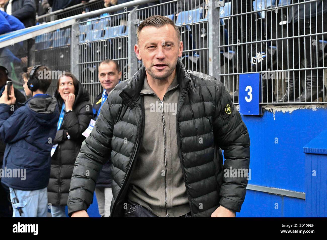 25.10.2025, Volksparkstadion, Hamburg, DE; 1. FBL, Hamburger SV vs. VfL Wolfsburg im Bild ehemaliger HSV-Profi Ivica Olic zu Besuch im Volksparkstadion Foto ? DIE NORDPHOTO GMBH/ WITKE DFL-VORSCHRIFTEN VERBIETEN DIE VERWENDUNG VON FOTOGRAFIEN ALS BILDSEQUENZEN UND/ODER QUASI-VIDEO Stockfoto