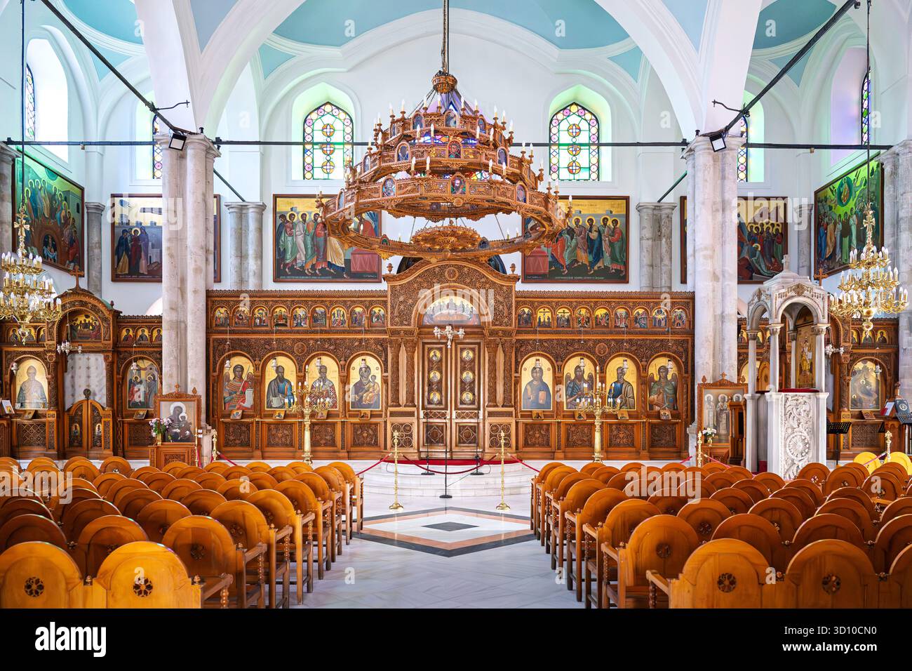 Das verzierte Innere der Kirche des Heiligen Titus Agios Titos im historischen Zentrum von Heraklion, Griechenland, auf der Insel Kreta. Stockfoto