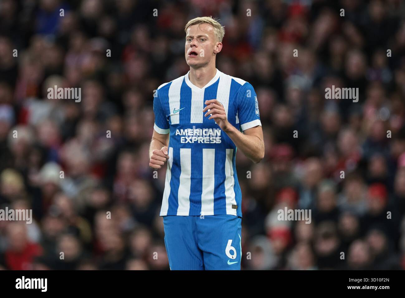 Jan Paul van Hecke von Brighton & Hove Albion während des Premier League Spiels Manchester United gegen Brighton und Hove Albion in Old Trafford, Manchester, Großbritannien, 25. Oktober 2025 (Foto: Mark Cosgrove/News Images) Stockfoto