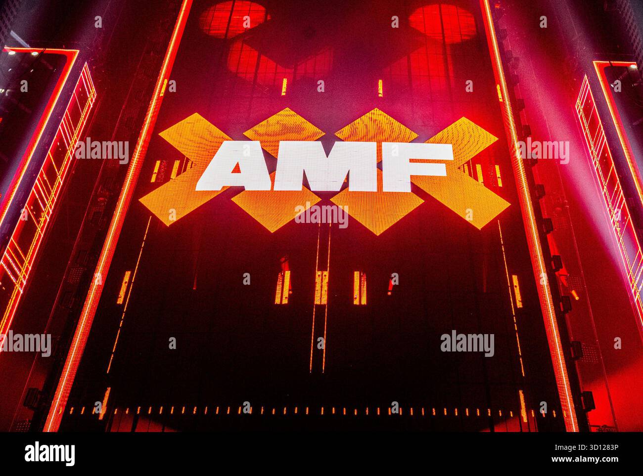 Amsterdam, Niederlande. Oktober 2025. AMSTERDAM - das AMF-Logo während einer Vorstellung bei der 30. Ausgabe des Amsterdam Dance Event (ADE) in der Johan Cruijff Arena. Das Tanzfestival bietet fünf Tage mit Aufführungen, Partys, Panels und Workshops in der Hauptstadt. ANP FRANK DE ROO niederlande Out - belgien Out Credit: ANP/Alamy Live News Stockfoto Amsterdam, Niederlande. Oktober 2025. AMSTERDAM - das AMF-Logo während einer Vorstellung bei der 30. Ausgabe des Amsterdam Dance Event (ADE) in der Johan Cruijff Arena. Das Tanzfestival bietet fünf Tage mit Aufführungen, Partys, Panels und Workshops in der Hauptstadt. ANP FRANK DE ROO niederlande Out - belgien Out Credit: ANP/Alamy Live News Stockfoto