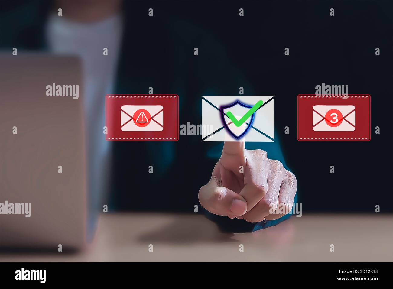 E-Mail-Warnsymbol, Cyber-​​Security-Warnung, Betrugsnachricht, digitale Warnmeldung mit Symbol, E-Mail-Bedrohung, Phishing-Angriff, Malware, Informationen Stockfoto