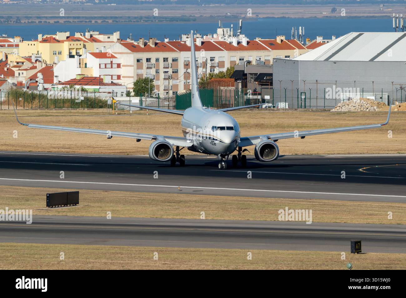 Avión militar de Transporte Boeing C-40 Clipper de la US Navy en el aeropuerto de Lisboa con número de registro 16-5836 Stockfoto