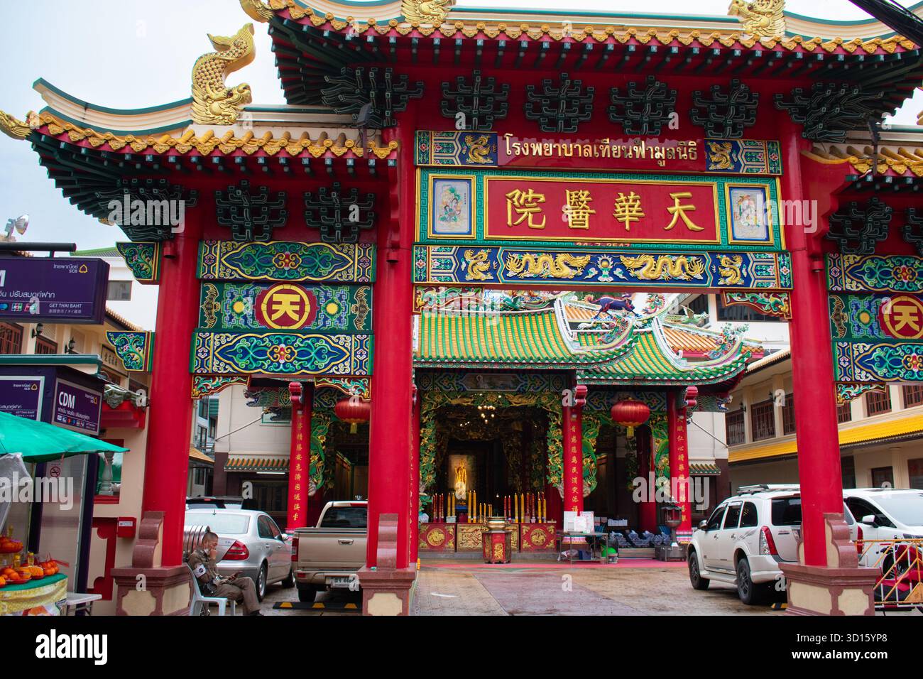 14.10.25 Bangkok, Thailand: Chinatown in Bangkok. Blick auf Straßen und Wolkenkratzer Stockfoto
