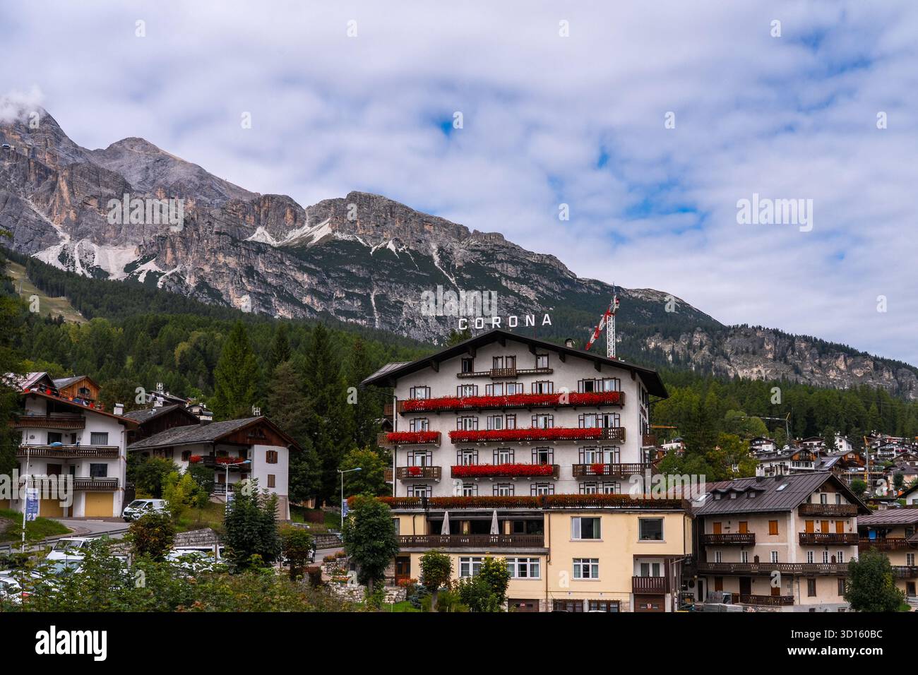 Cortina d'Ampezzo, ein Dorf im Herzen des italienischen Dolomítes, Austragungsort der Olympischen Winterspiele. Italien. Stockfoto