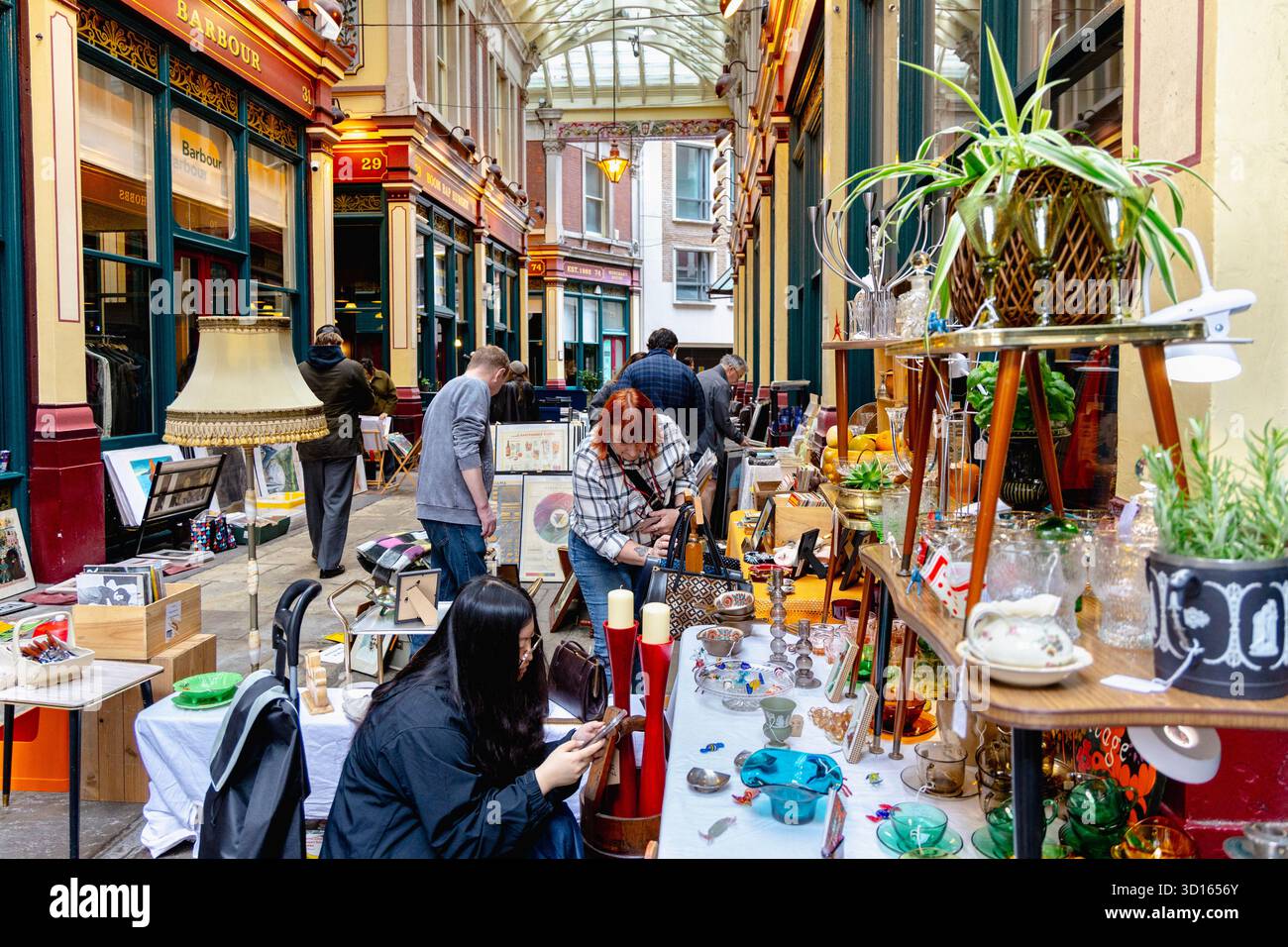 Vintage Möbel & Flohmarkt am Leadenhall Market, London, England Stockfoto