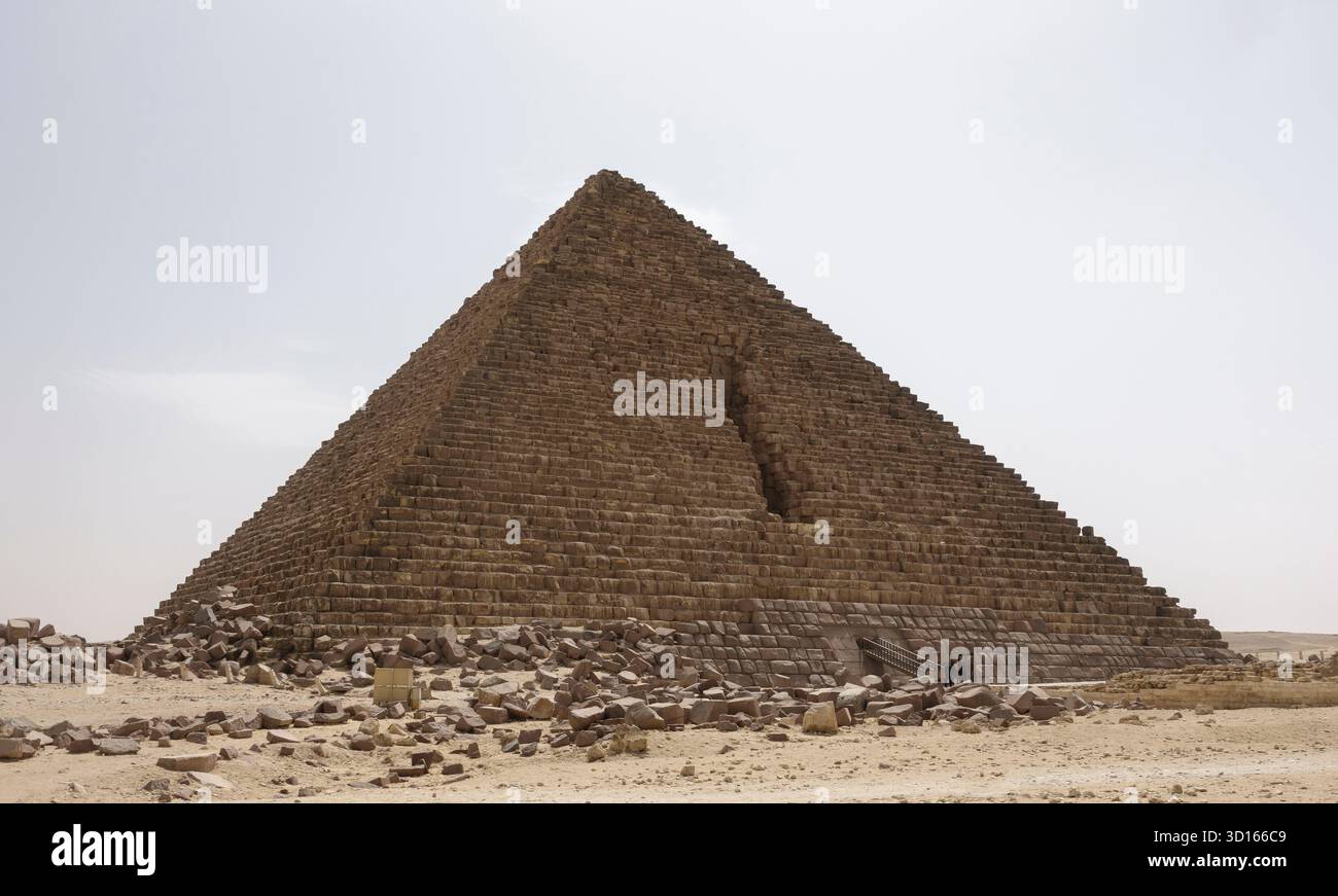 Die Pyramide von Menkaure, Gizeh-Plateau, Kairo, Ägypten. Stockfoto