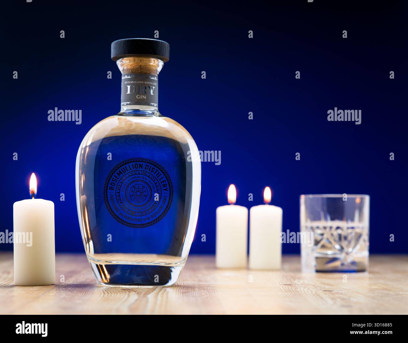 ROSEMULLION DRY GIN FLASCHE ROSEMULLION DESTILLERIE Stockfoto