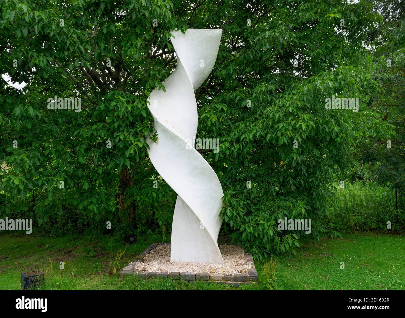 Wirbelskulptur auf dem Perth Art Trail in Bellwood Park, Perth, Schottland, Großbritannien Stockfoto