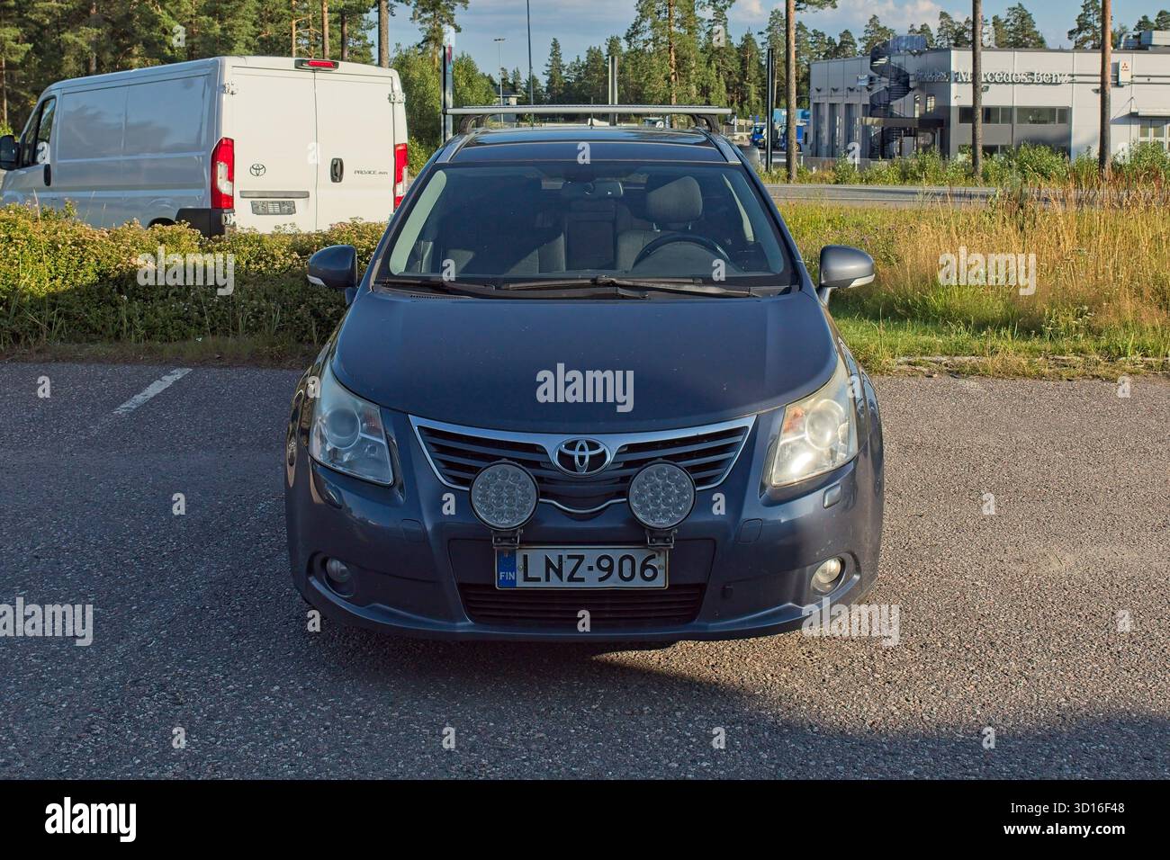 Horsbäck, Raasepori, Finnland - 2. August. 2025: Toyota Avensis STW 2,0 D-4D (2009) parken. Stockfoto