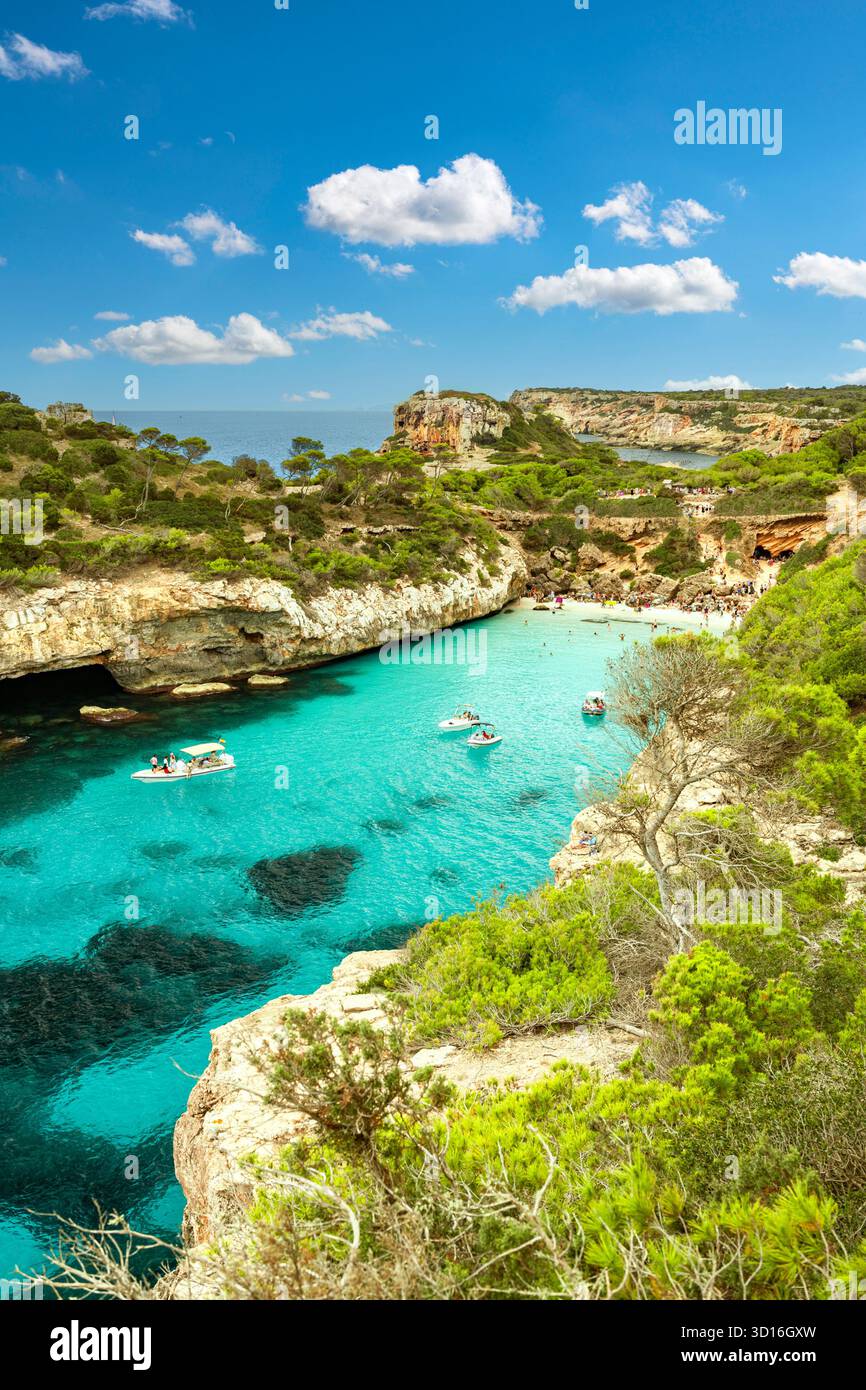 Traumhafte mediterrane Badebucht - 1580 Stockfoto