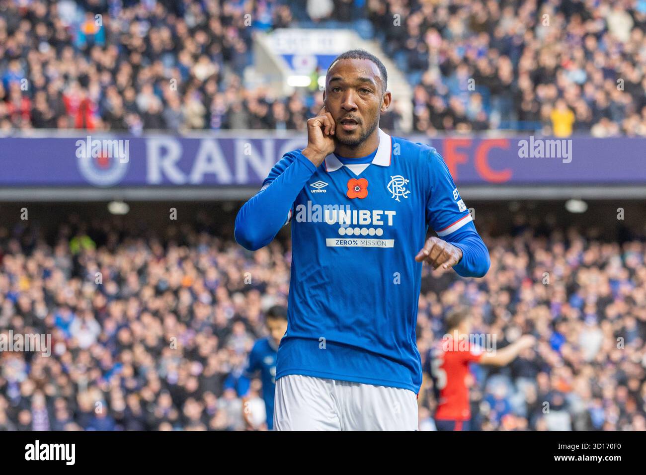 Oktober 2025. Glasgow, Großbritannien. Rangers FC spielte Kilmarnock FC im Ibrox Stadium, dem Heimstadion der Rangers, in einem William Hill Premiership Game of Football. Das Ergebnis war die Rangers 3:1 Kilmarnock. Derek Cornelius (R13) feiert, nachdem er in 15 Minuten das erste Tor der Rangers erzielt hat. Quelle: Findlay/Alamy Live News Stockfoto