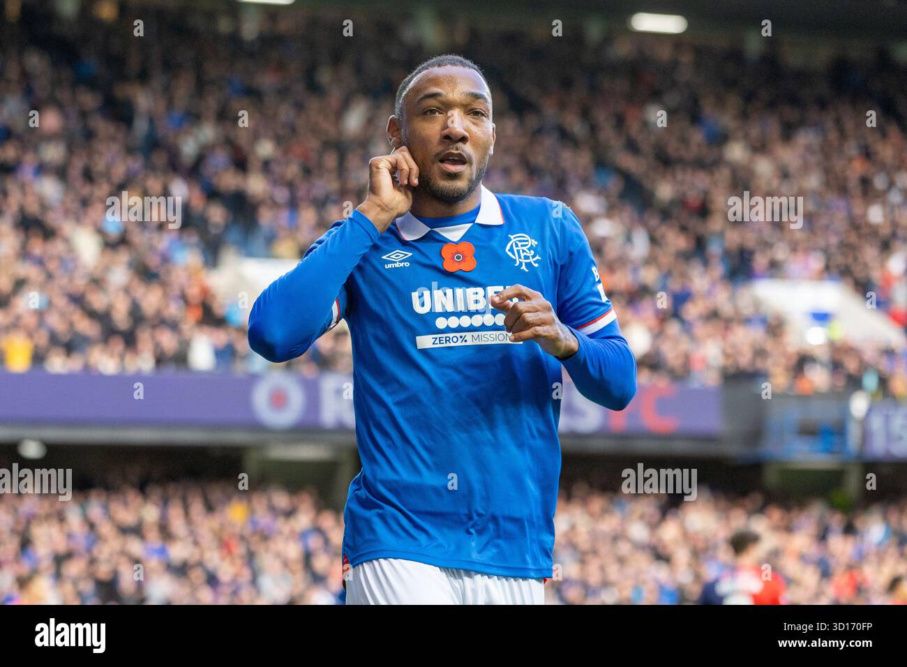 Oktober 2025. Glasgow, Großbritannien. Rangers FC spielte Kilmarnock FC im Ibrox Stadium, dem Heimstadion der Rangers, in einem William Hill Premiership Game of Football. Das Ergebnis war die Rangers 3:1 Kilmarnock. Derek Cornelius (R13) feiert, nachdem er in 15 Minuten das erste Tor der Rangers erzielt hat. Quelle: Findlay/Alamy Live News Stockfoto