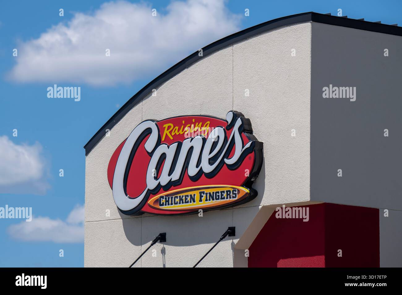 Shoreview, Minnesota. Logo des Fast-Food-Restaurants „Raising Cane's Chicken Fingers“. Stockfoto