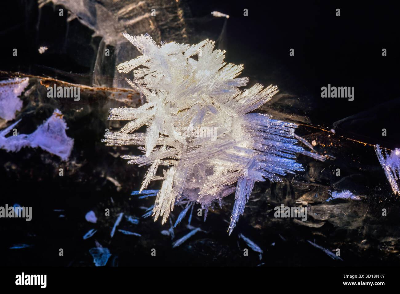 Eiskristall auf einem See ein kalter Winter Stockfoto