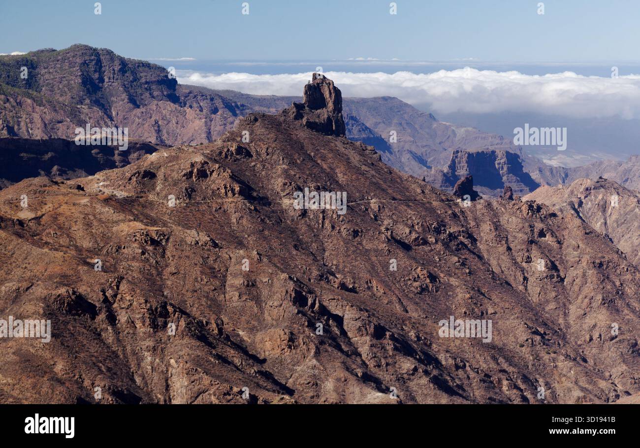 Gran Canaria, Landschaft des zentralen Teils der Insel, Las Cumbres, dh die Gipfel, Roque Bentayga Formation in Caldera de Tejeda Stockfoto