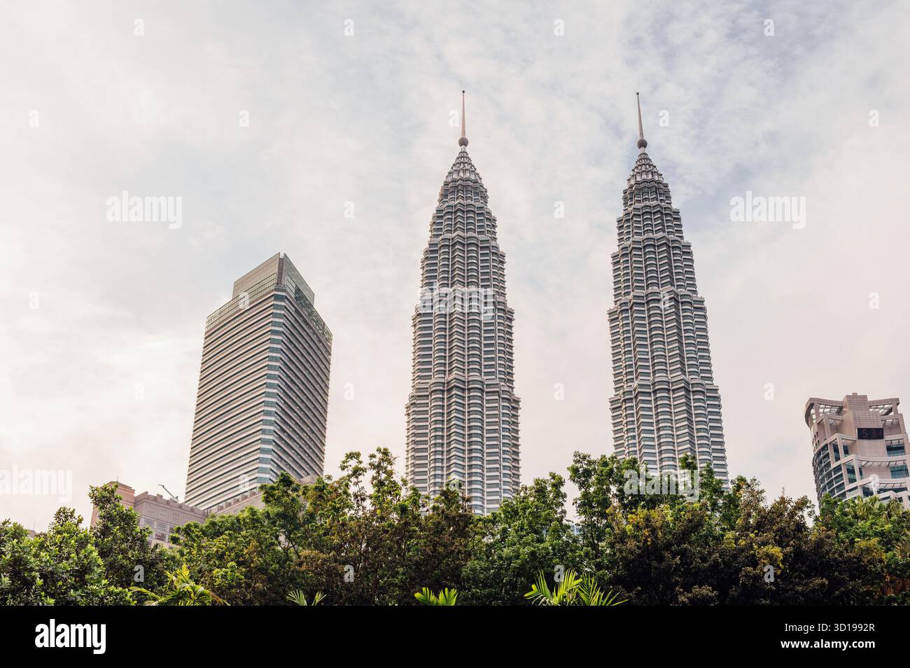 Petronas Twin Towers und City Skyline, Kuala Lumpur, Malaysia Stockfoto