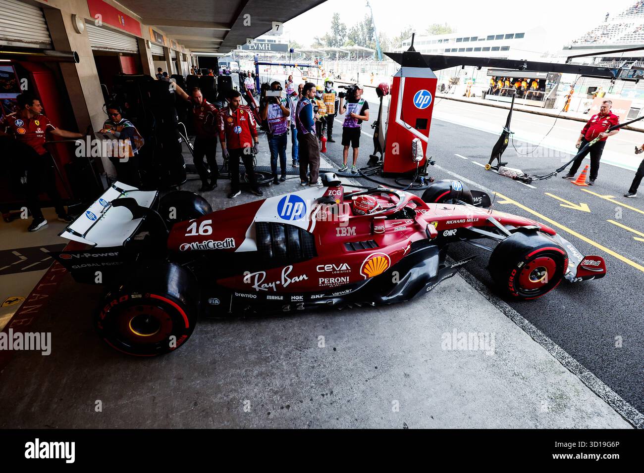 Mexiko-Stadt, Mexiko. Oktober 2025. #16 Charles Leclerc (MCO, Scuderia Ferrari HP), der F1 Grand Prix von Mexiko am 24. Oktober 2025 beim Autodromo Hermanos Rodriguez in Mexiko-Stadt. (Foto von HOCH ZWEI) Credit: dpa/Alamy Live News Stockfoto