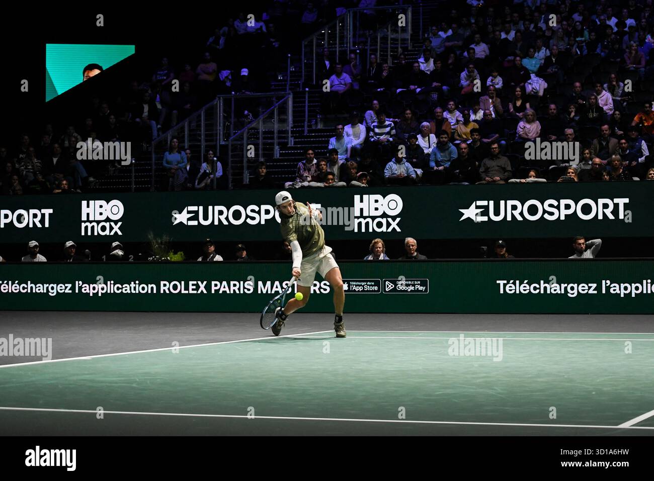 Paris, Frankreich. Oktober 2025. Arthur Cazaux tritt am 27. Oktober 2025 beim Rolex Paris Masters 2025 Turnier in der Paris La Defense Arena in Paris an. Foto: Firas Abdullah/ABACAPRESS.COM Credit: Abaca Press/Alamy Live News Stockfoto