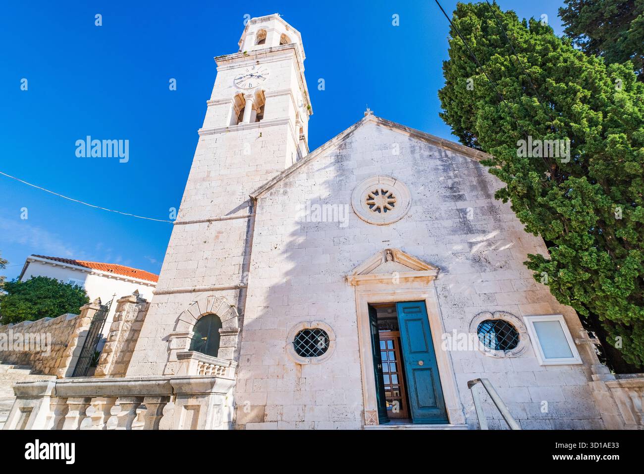 Alte Steinkirche in der Stadt Cavtat, Süddalmatien, Kroatien Stockfoto Alte Steinkirche in der Stadt Cavtat, Süddalmatien, Kroatien Stockfoto