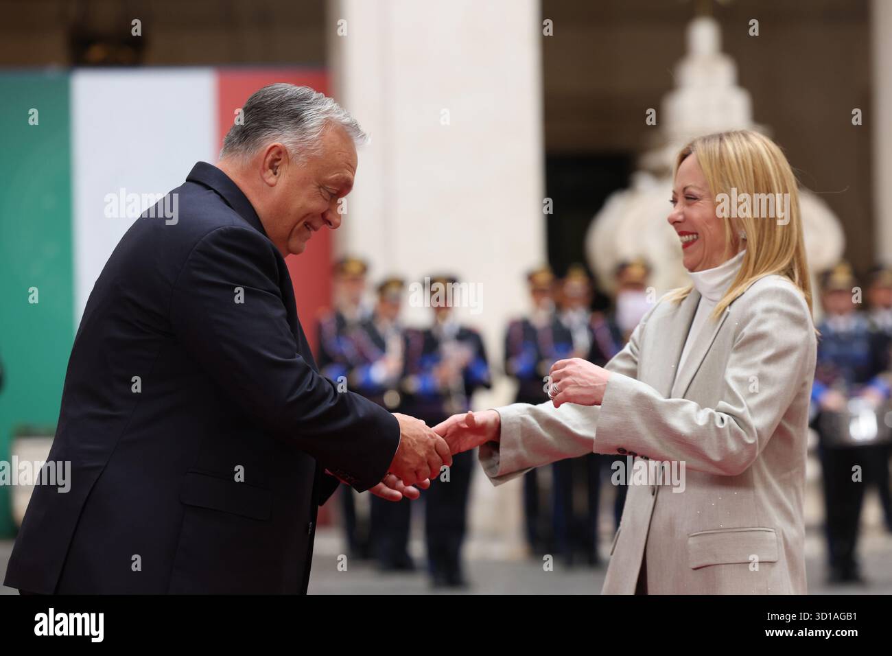 Rom, Italien. Oktober 2025. Rom, 27. Oktober 2025: Premierminister Giorgia Meloni empfängt ungarischen Premierminister Viktor Orban für eine Diskussion über den Krieg in der Ukraine und Italiens Position in Europa vor Entscheidungen über Rechtsstaatlichkeit und Sanktionen. Quelle: Unabhängige Fotoagentur/Alamy Live News Stockfoto