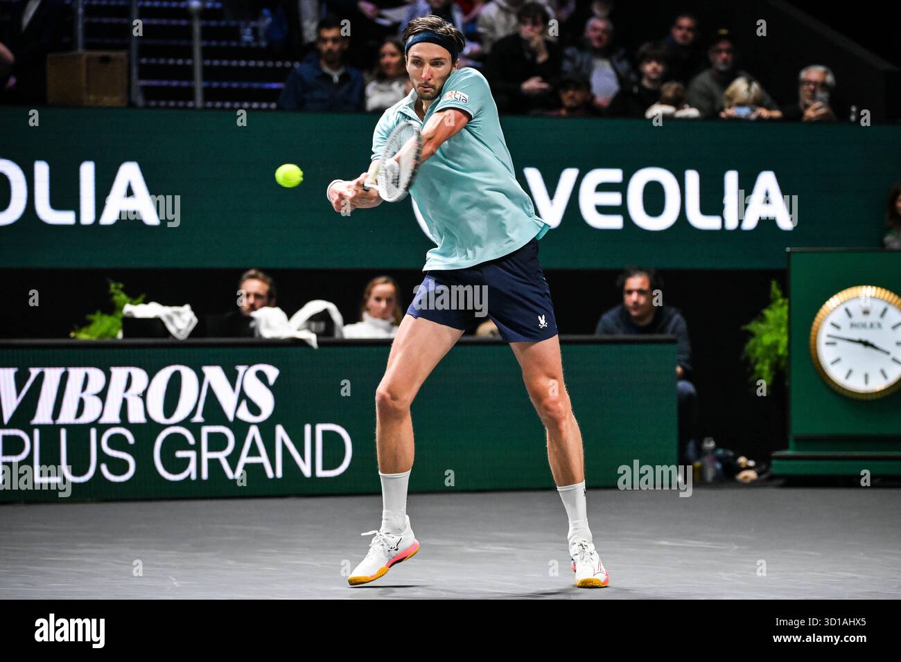 Arthur RINDERKNECH von Frankreich während des ersten Tages des Rolex Paris Masters 2025, ATP Masters 1000 Tennis Turniers am 27. Oktober 2025 in der La Defense Arena in Nanterre bei Paris, Frankreich - Foto Matthieu Mirville / DPPI Stockfoto