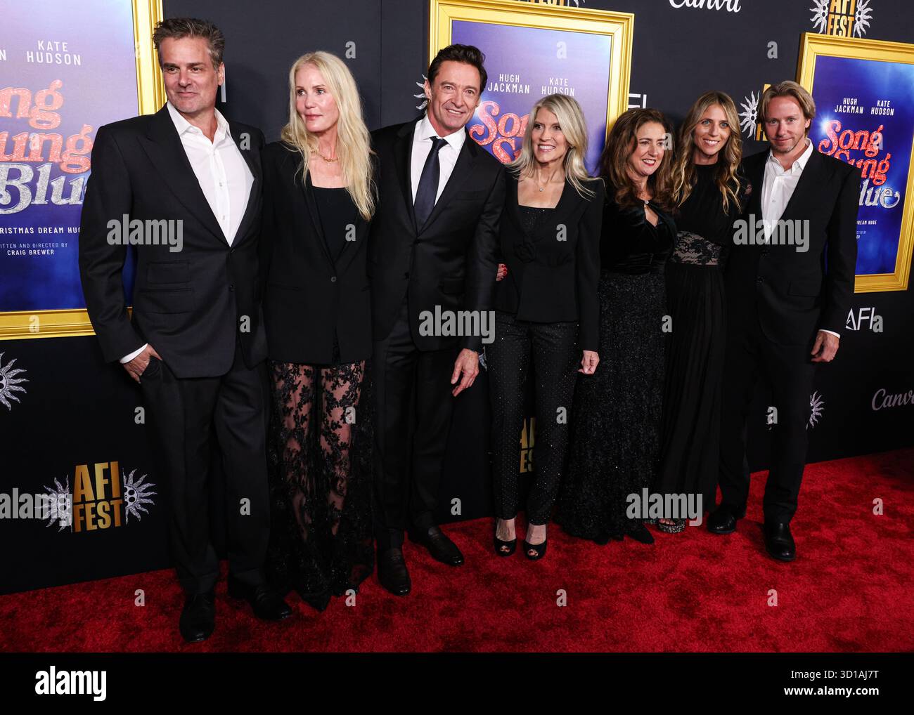 Hollywood, Usa. Oktober 2025. HOLLYWOOD, LOS ANGELES, KALIFORNIEN, USA - 26. OKTOBER: Der australische Schauspieler, Sänger und Produzent Hugh Jackman und die amerikanische Talentmanagerin und Frau von Neil Diamond Katie McNeil Diamond kommen am AFI (American Film Institute) fest 2025, das von Canva veranstaltet wird. Die Abschlussfeier von Focus Features' Song Sung Blue' fand am 26. Oktober 2025 im TCL Chinese Theatre IMAX in Hollywood, Los Angeles, Kalifornien, Kalifornien, USA statt. (Foto: Xavier Collin/Image Press Agency) Credit: Image Press Agency/Alamy Live News Stockfoto