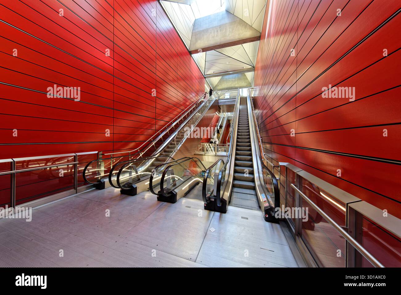 Kopenhagen, Daenemark, DK - U-Bahn-Station Norrebro 07.09.2025, Kopenhagen, Daenemark, DK - U-Bahn-Station Norrebro. Die Linien verkehren fahrerlos und vollautomatisch. Die Metro wird von der Firma Metro Service A/S betrieben, die sowohl für die Gleisanlagen als auch für den Fahrbetrieb zustaendig ist. Eigentuemer sind die italienischen Unternehmen AnsaldoBreda seit 2015 Teil von Hitachi Rail sowie das Mailaender Verkehrsunternehmen Azienda Trasporti Milanesi ATM. MODELLFREIGABE: NEIN, EIGENSCHAFTSFREIGABE: NEIN, c Stefan Trappe, http://www.trappe-foto.de, stefantrappe-foto.de - bei Verwendung des Fotos Stockfoto