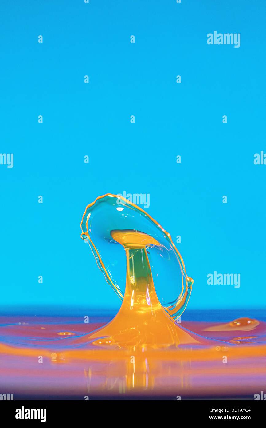 Pilzkrone der aufsteigenden Flüssigkeit Stockfoto