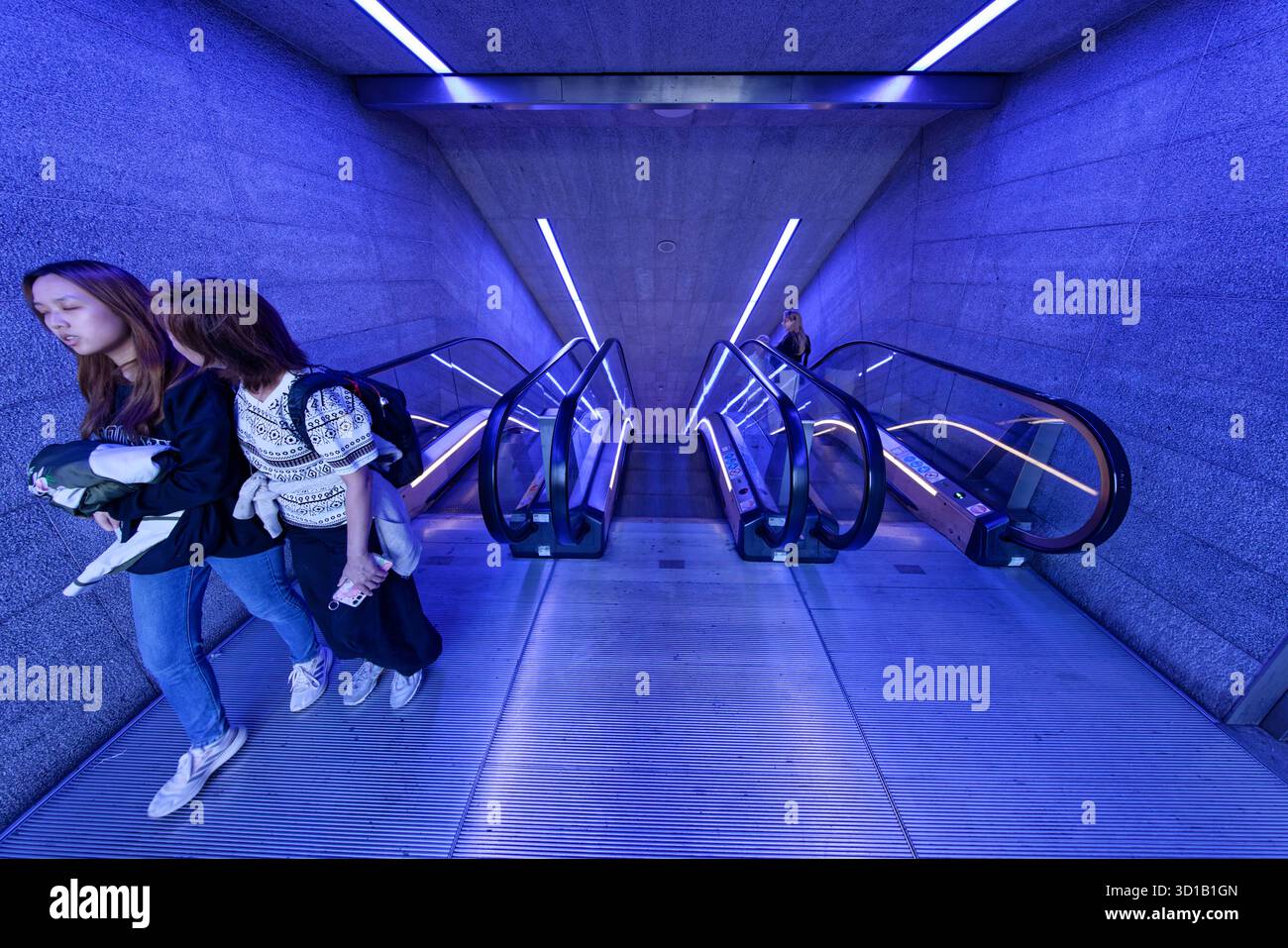 Kopenhagen, Daenemark, DK - U-Bahn-Station Norrebro 07.09.2025, Kopenhagen, Daenemark, DK - U-Bahn-Station Norrebro. Die Linien verkehren fahrerlos und vollautomatisch. Die Metro wird von der Firma Metro Service A/S betrieben, die sowohl für die Gleisanlagen als auch für den Fahrbetrieb zustaendig ist. Eigentuemer sind die italienischen Unternehmen AnsaldoBreda seit 2015 Teil von Hitachi Rail sowie das Mailaender Verkehrsunternehmen Azienda Trasporti Milanesi ATM. MODELLFREIGABE: NEIN, EIGENSCHAFTSFREIGABE: NEIN, c Stefan Trappe, http://www.trappe-foto.de, stefantrappe-foto.de - bei Verwendung des Fotos Stockfoto