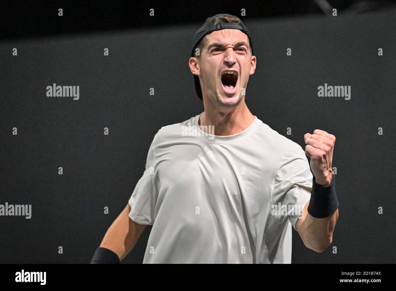 Paris, Frankreich. Oktober 2025. Terence Atmane tritt am 27. Oktober 2025 beim Rolex Paris Masters 2025 Turnier in der Paris La Defense Arena in Paris an. Foto: Firas Abdullah/ABACAPRESS.COM Credit: Abaca Press/Alamy Live News Stockfoto